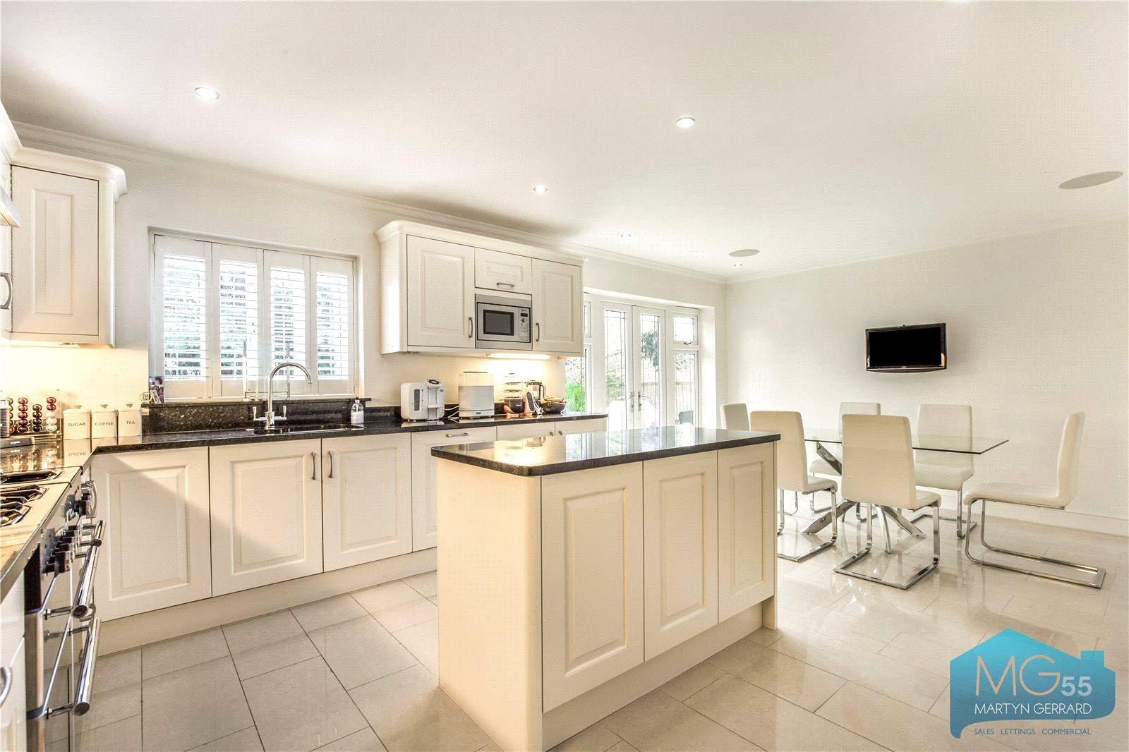 6 bedroom Detached House to rent - Martyn Gerrard