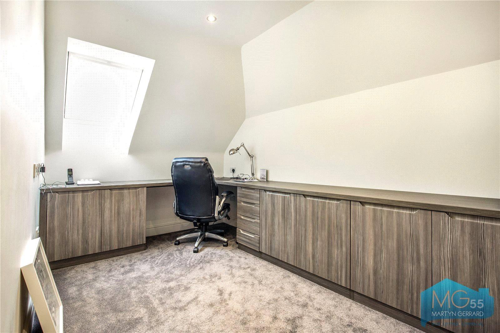 6 bedroom Detached House to rent - Martyn Gerrard