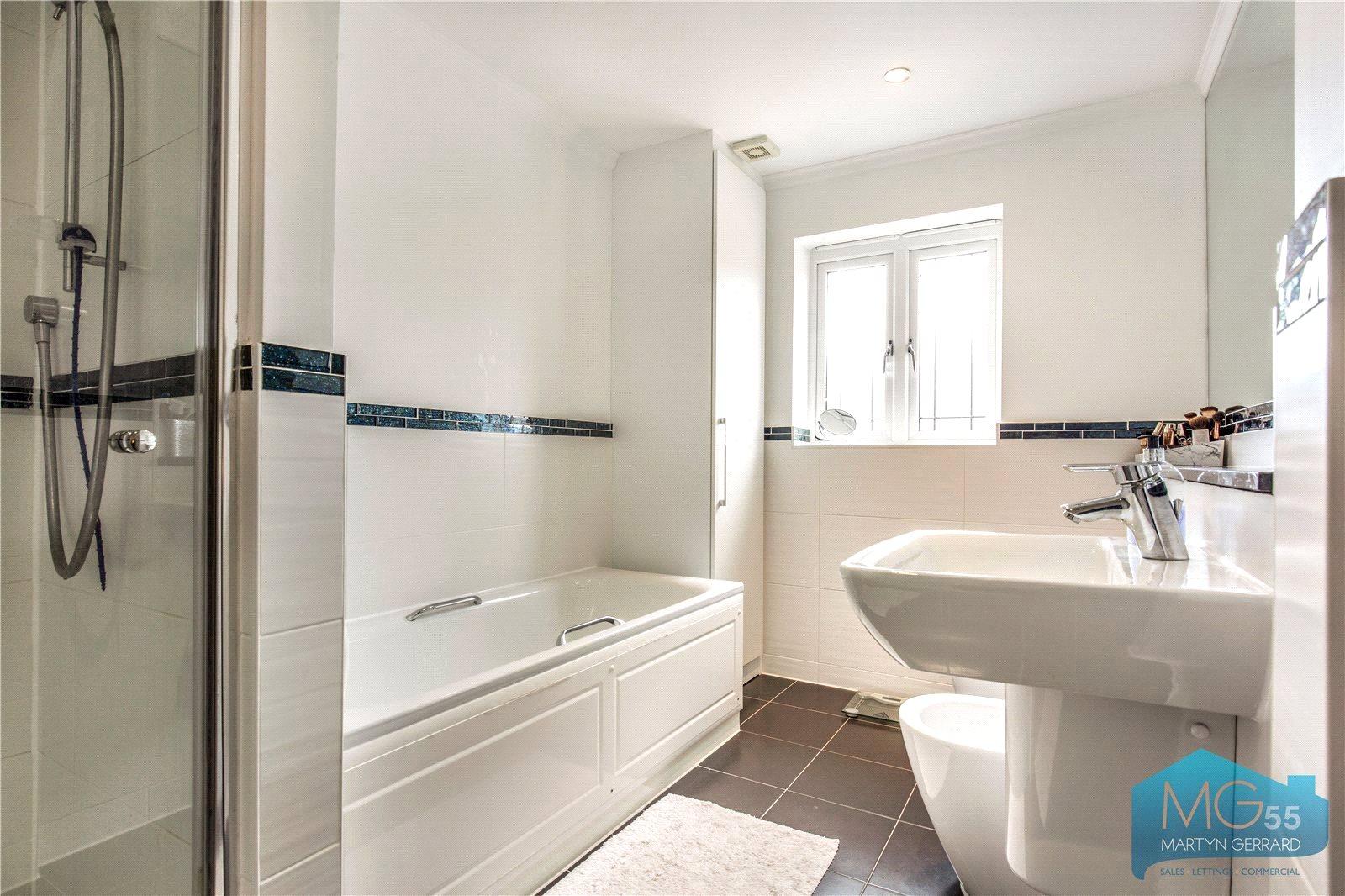 6 bedroom Detached House to rent - Martyn Gerrard