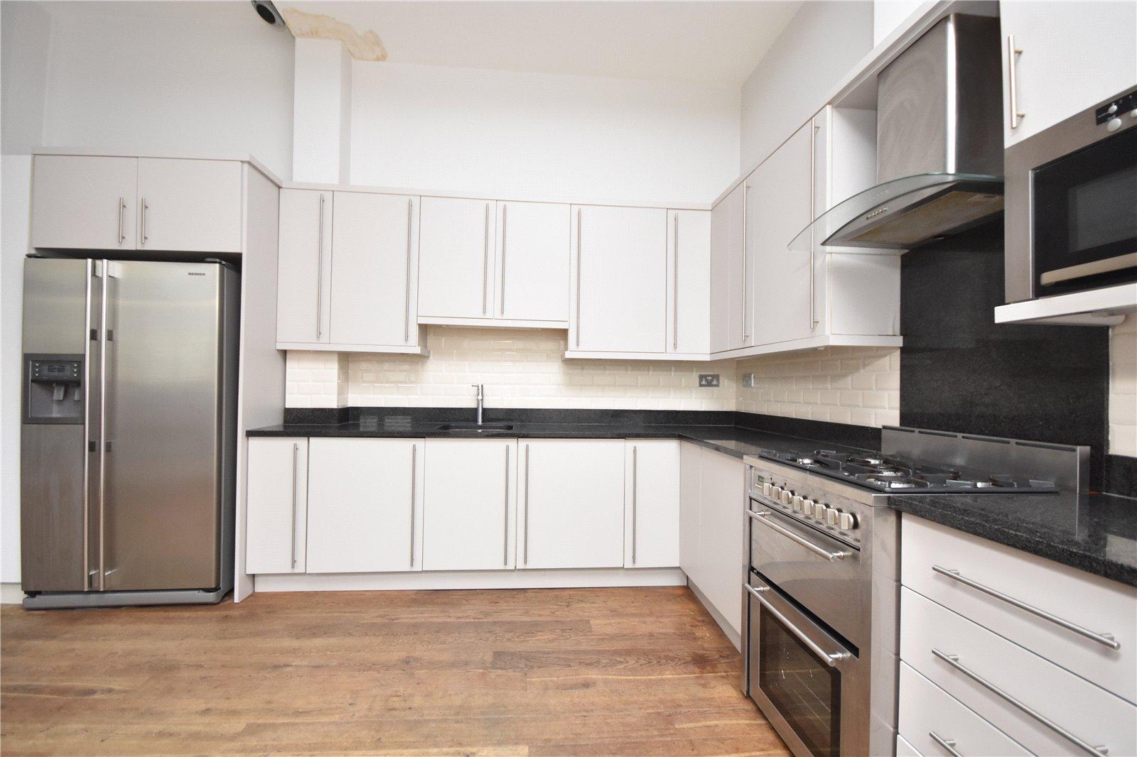 2 bedroom Apartment to rent - Martyn Gerrard