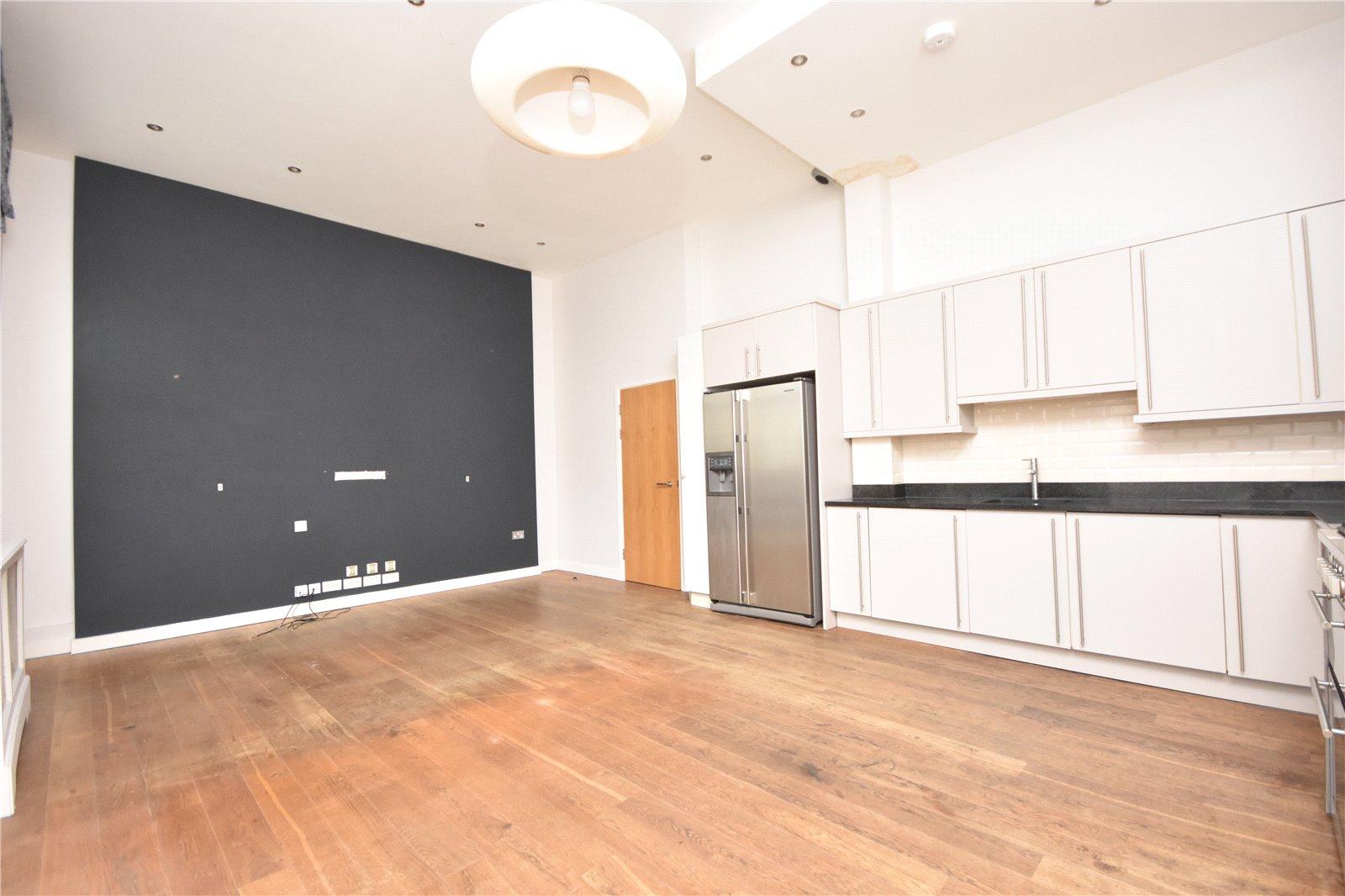 2 bedroom Apartment to rent - Martyn Gerrard