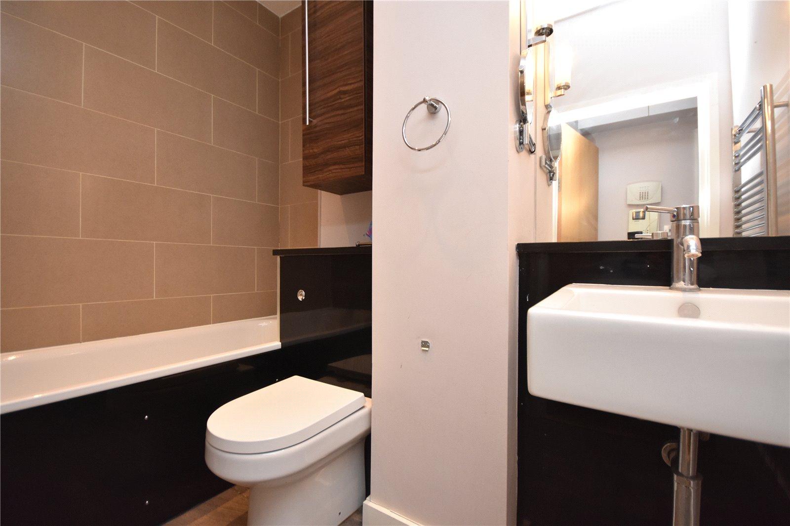 2 bedroom Apartment to rent - Martyn Gerrard
