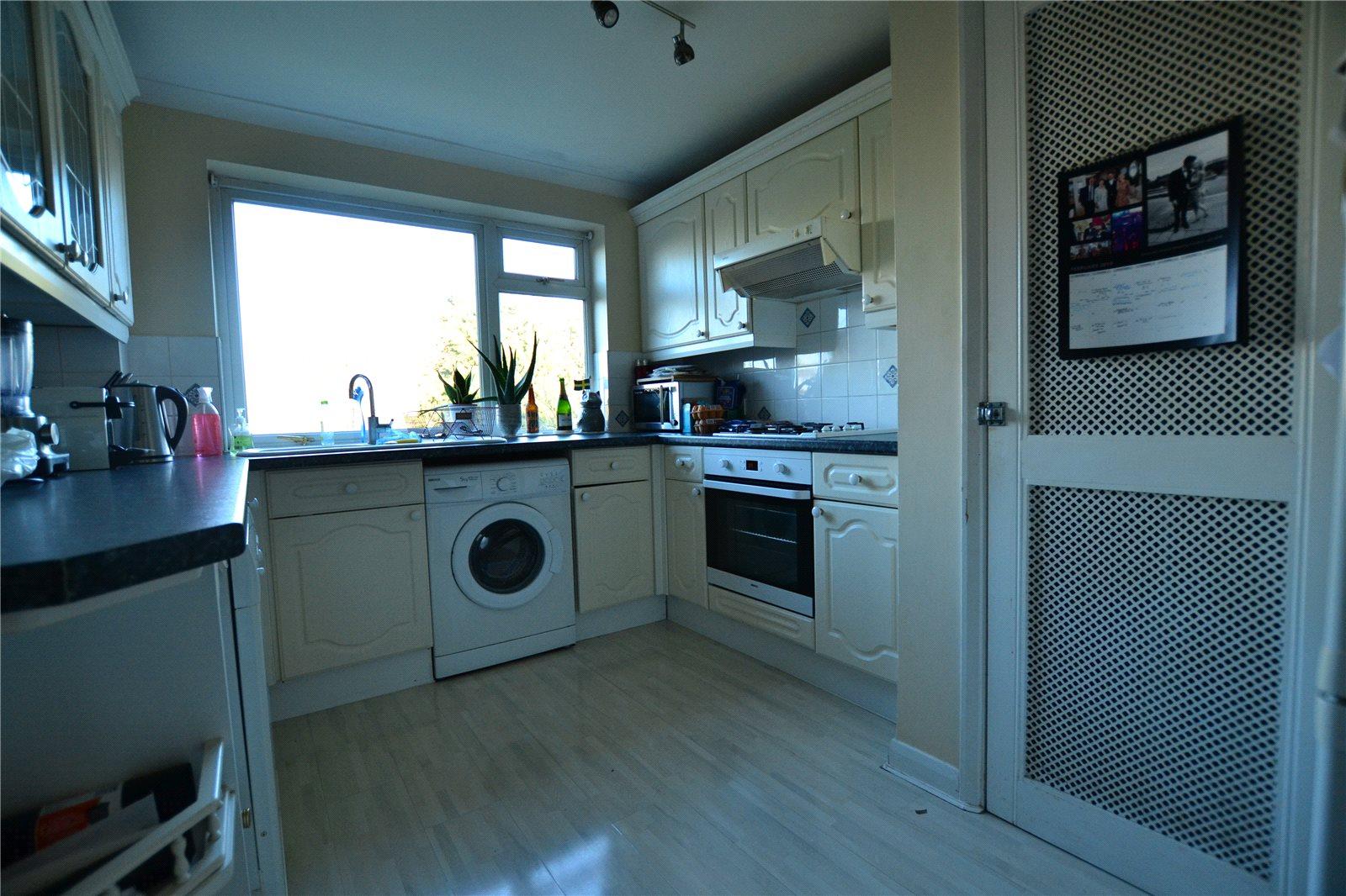 2 bedroom Apartment to rent + ' - Martyn Gerrard