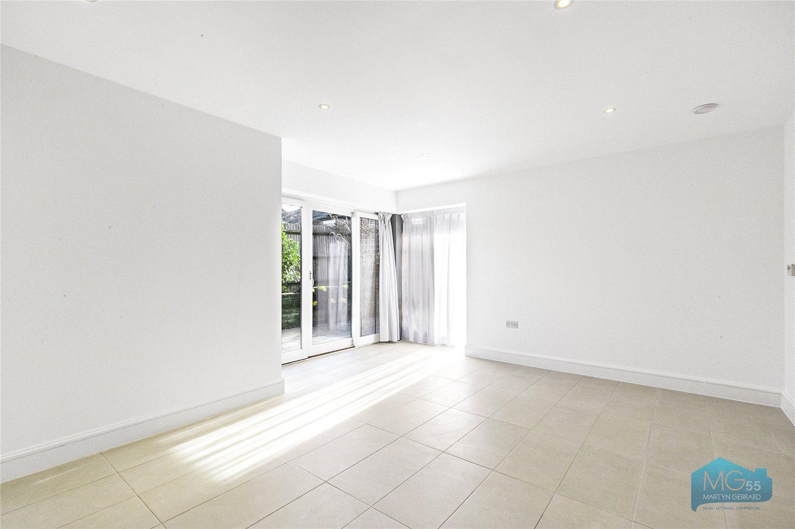 2 bedroom Ground Floor Flat to rent - Martyn Gerrard