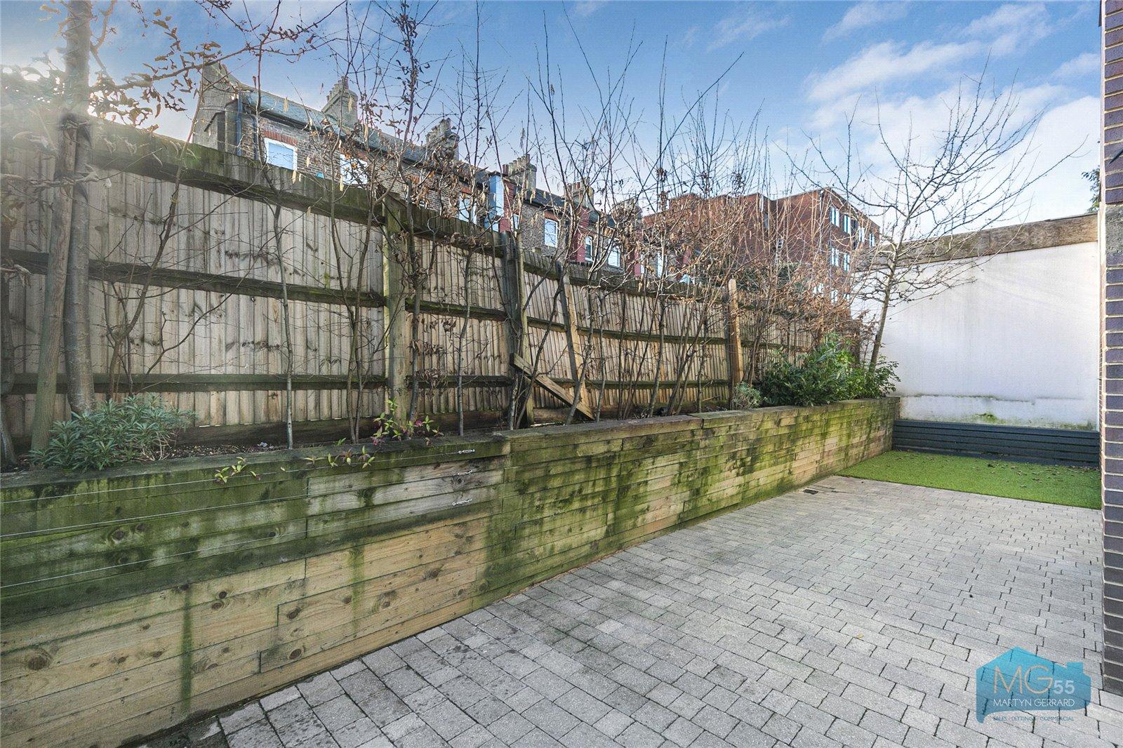 2 bedroom Ground Floor Flat to rent - Martyn Gerrard