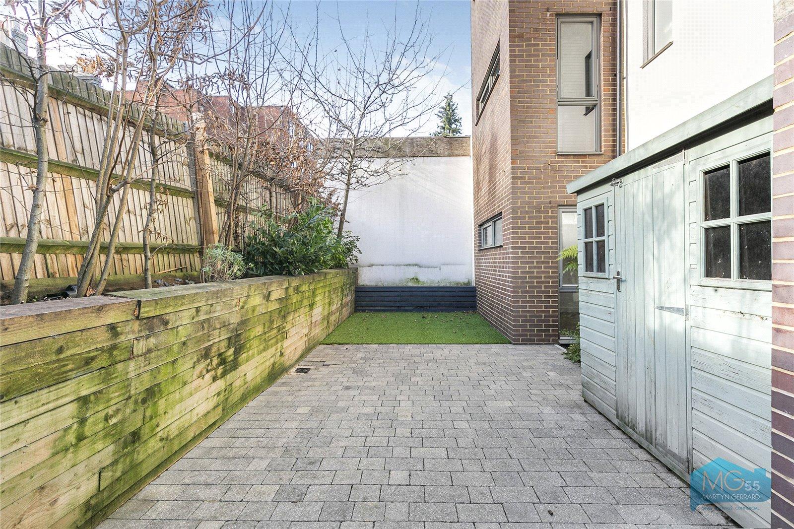2 bedroom Ground Floor Flat to rent - Martyn Gerrard