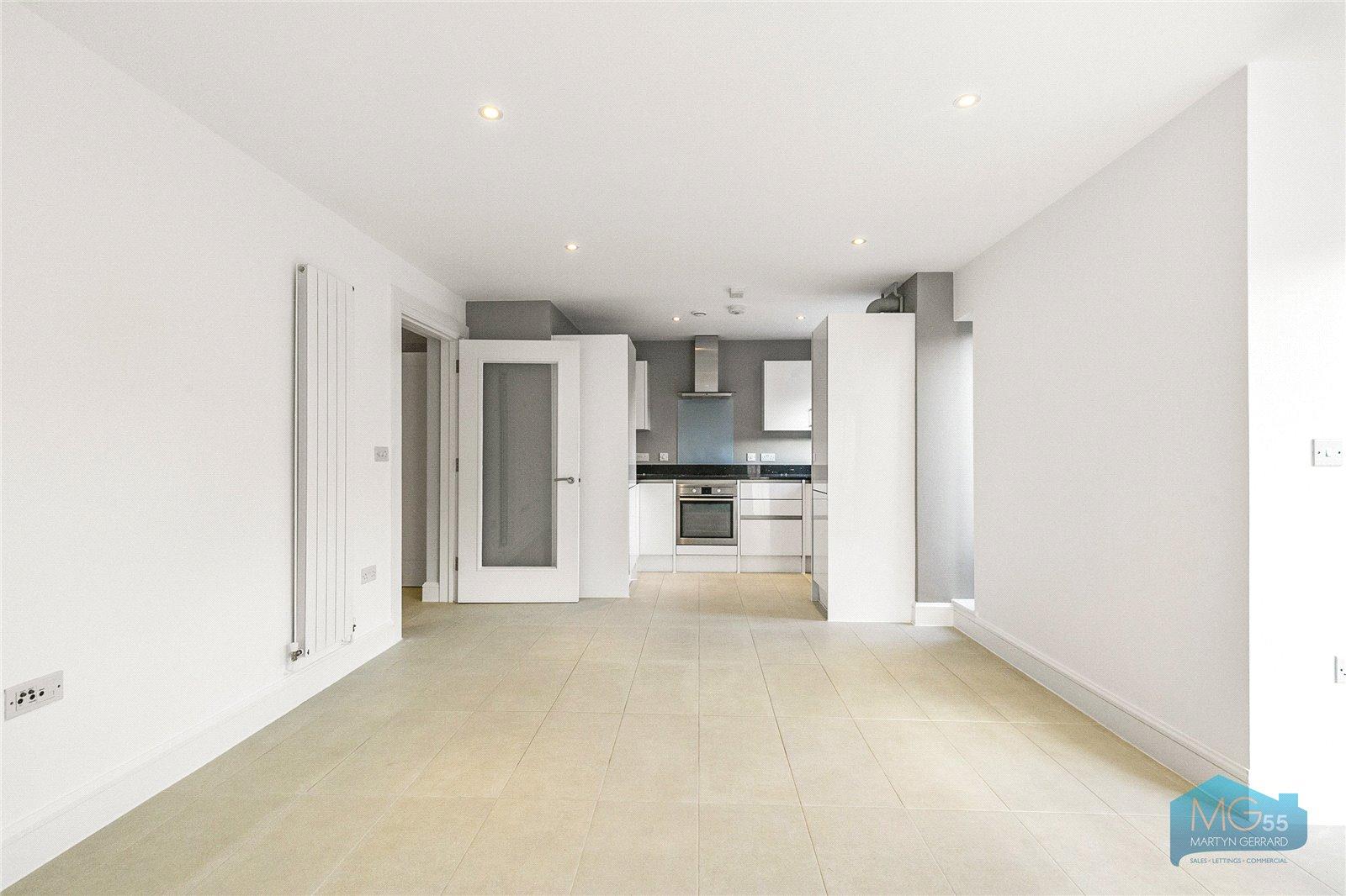 2 bedroom Ground Floor Flat to rent - Martyn Gerrard
