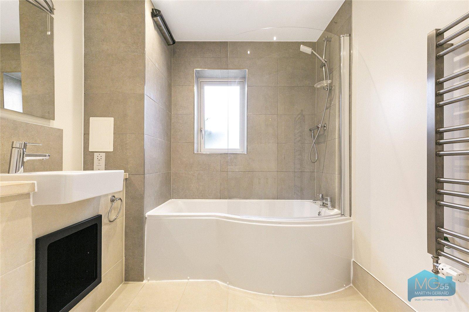 2 bedroom Ground Floor Flat to rent - Martyn Gerrard