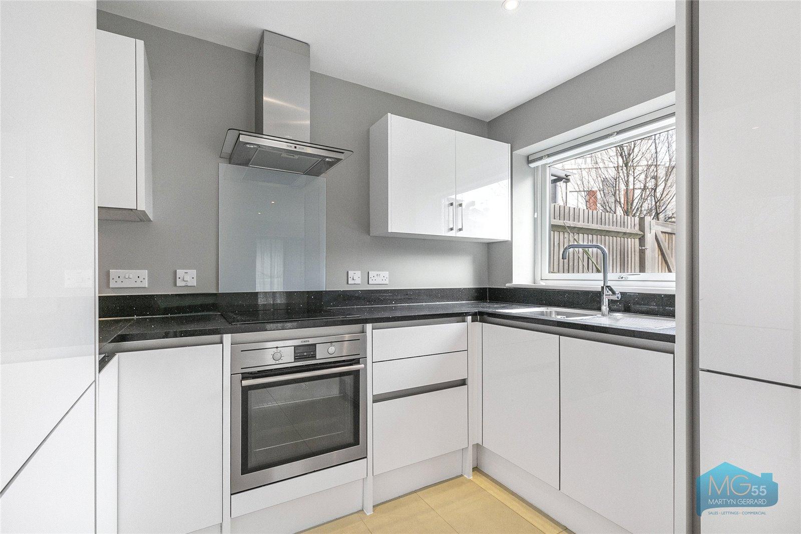 2 bedroom Ground Floor Flat to rent - Martyn Gerrard