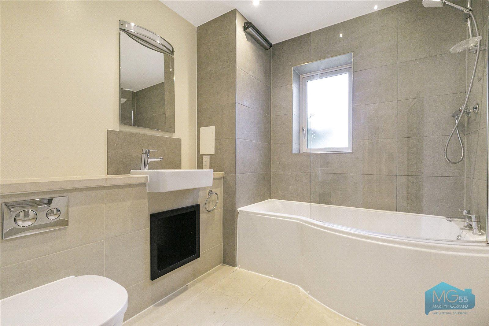 2 bedroom Ground Floor Flat to rent - Martyn Gerrard