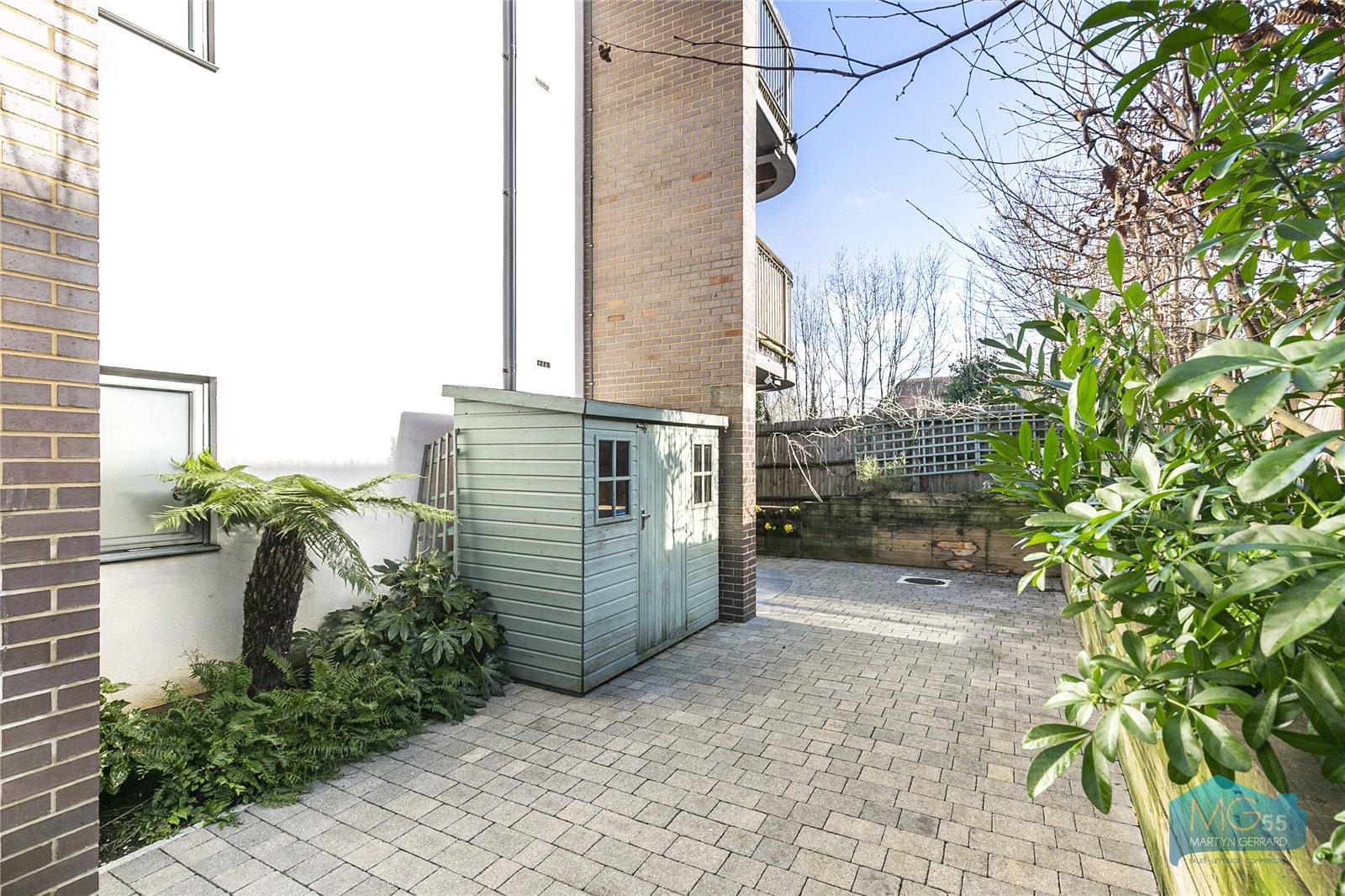 2 bedroom Ground Floor Flat to rent - Martyn Gerrard