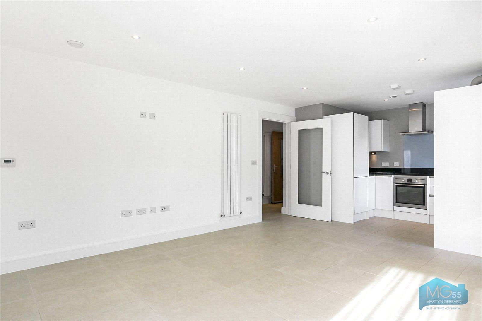 2 bedroom Ground Floor Flat to rent - Martyn Gerrard