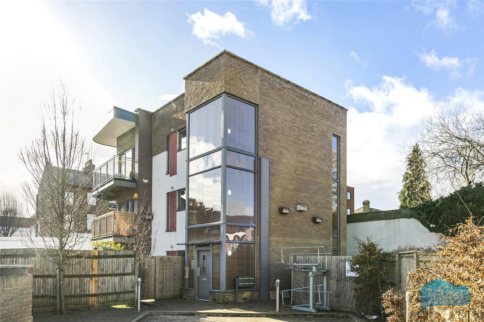2 bedroom Ground Floor Flat to rent - Martyn Gerrard