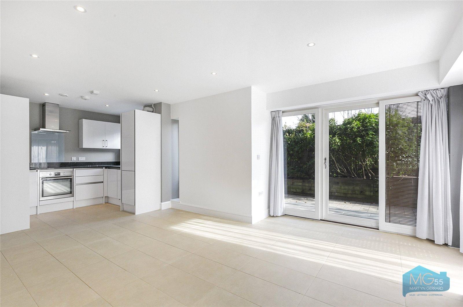 2 bedroom Ground Floor Flat to rent - Martyn Gerrard