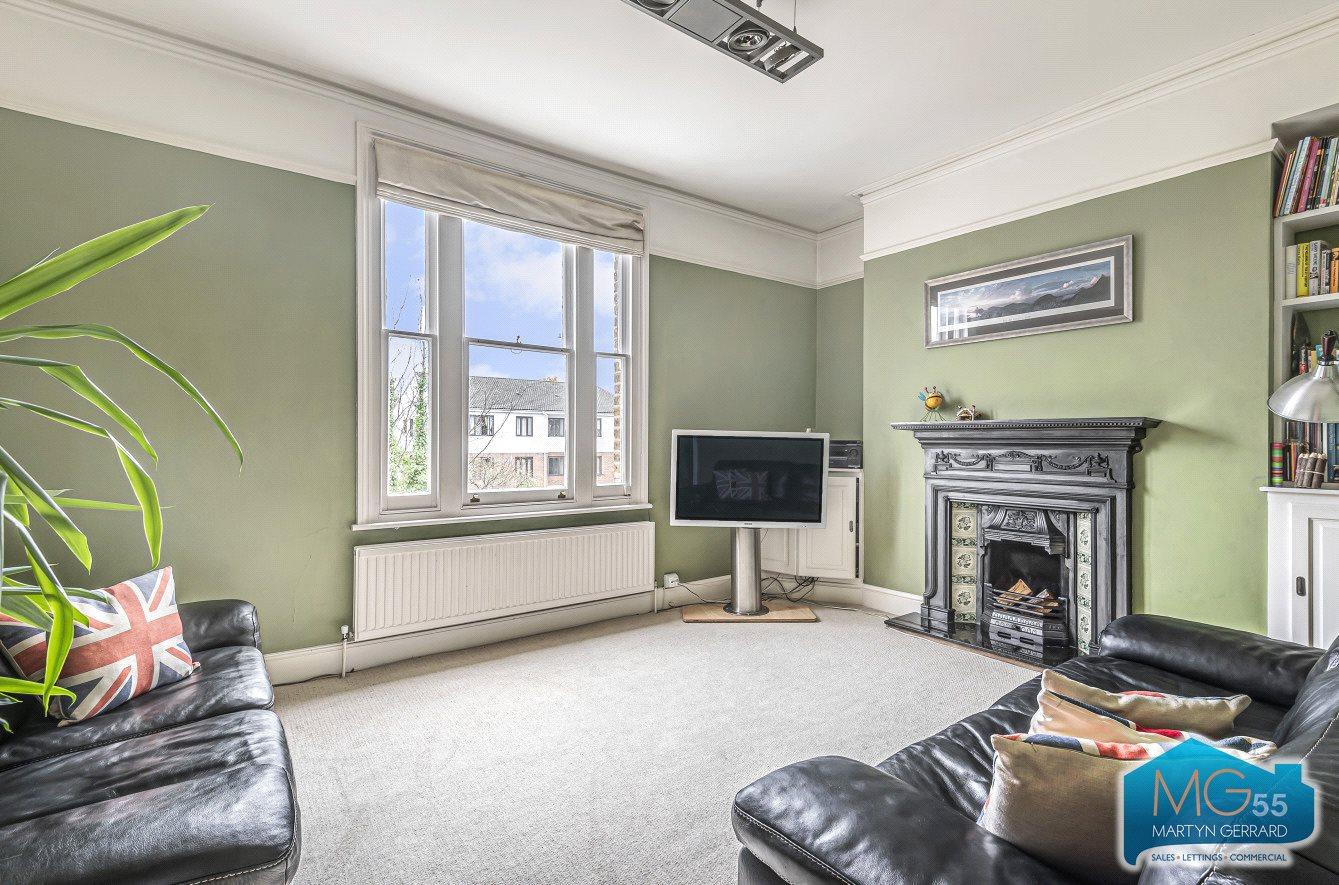 3 bedroom Apartment to rent - Martyn Gerrard