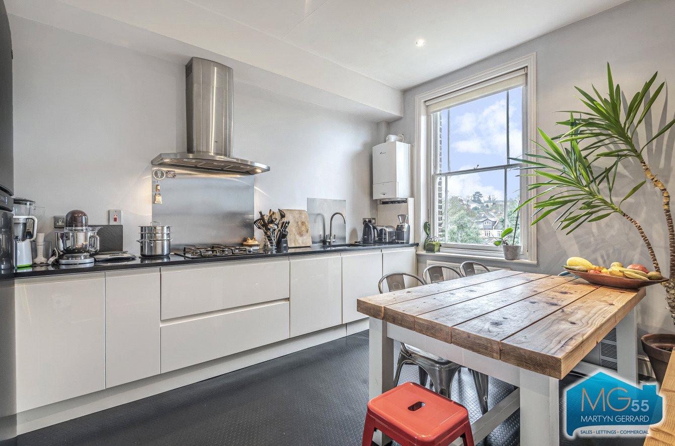 3 bedroom Apartment to rent - Martyn Gerrard