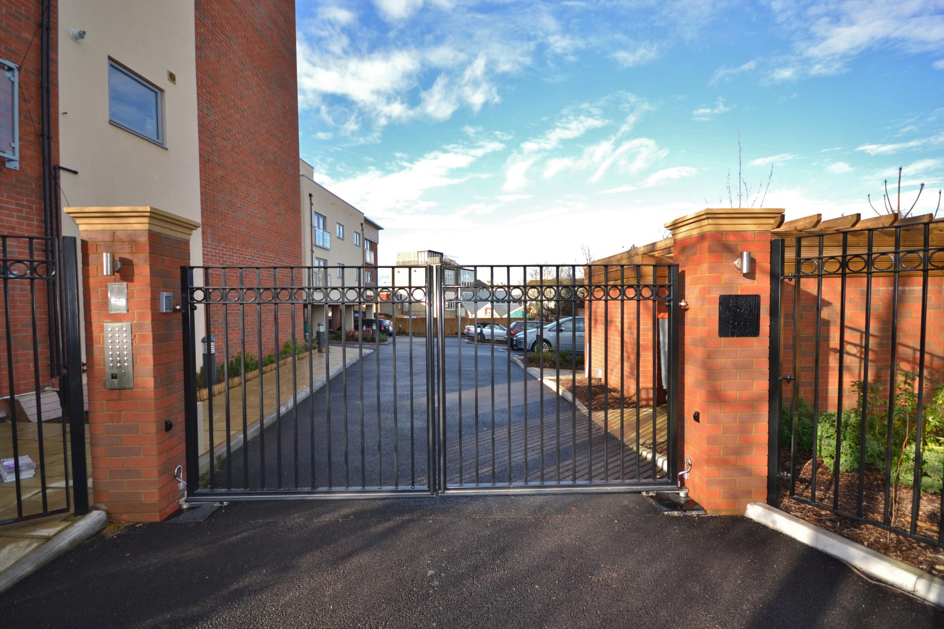 2 bedroom Apartment to rent - Martyn Gerrard