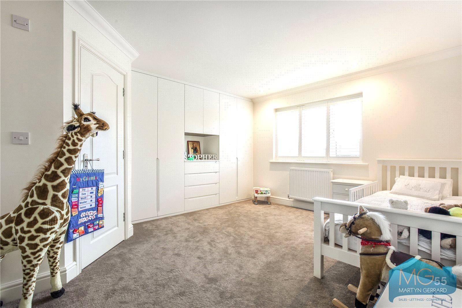 6 bedroom Detached House to rent - Martyn Gerrard