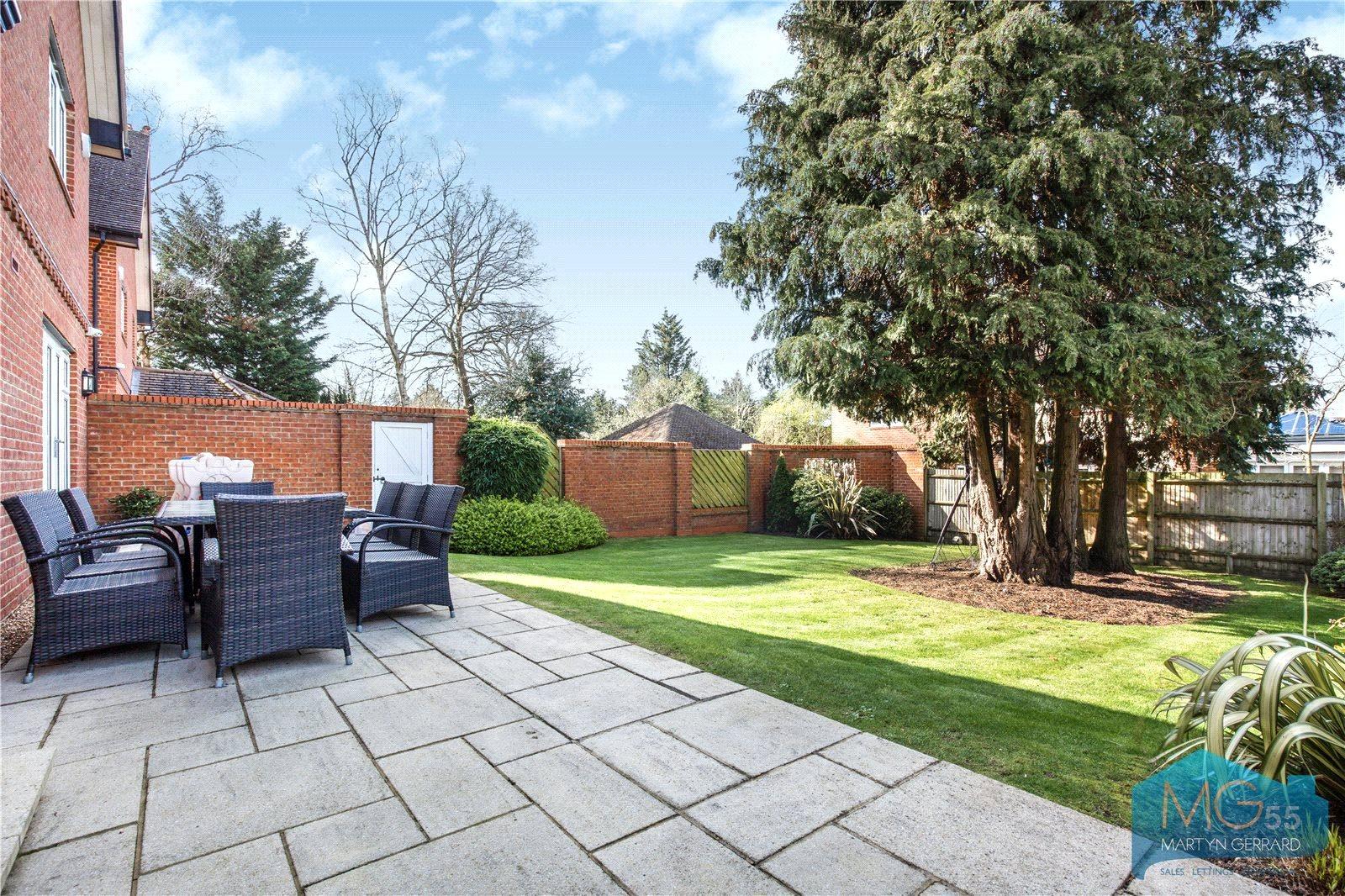 6 bedroom Detached House to rent - Martyn Gerrard