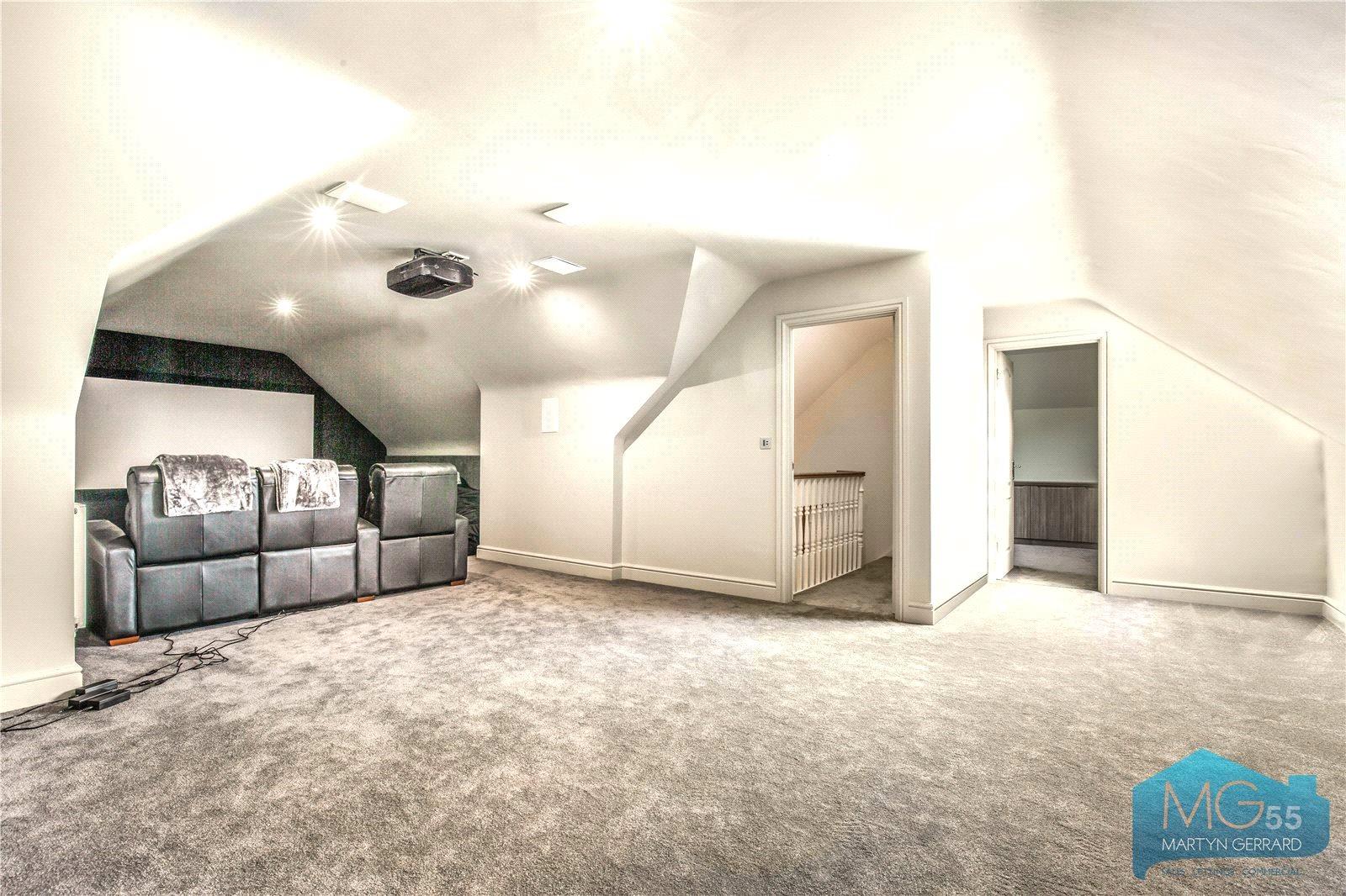 6 bedroom Detached House to rent - Martyn Gerrard