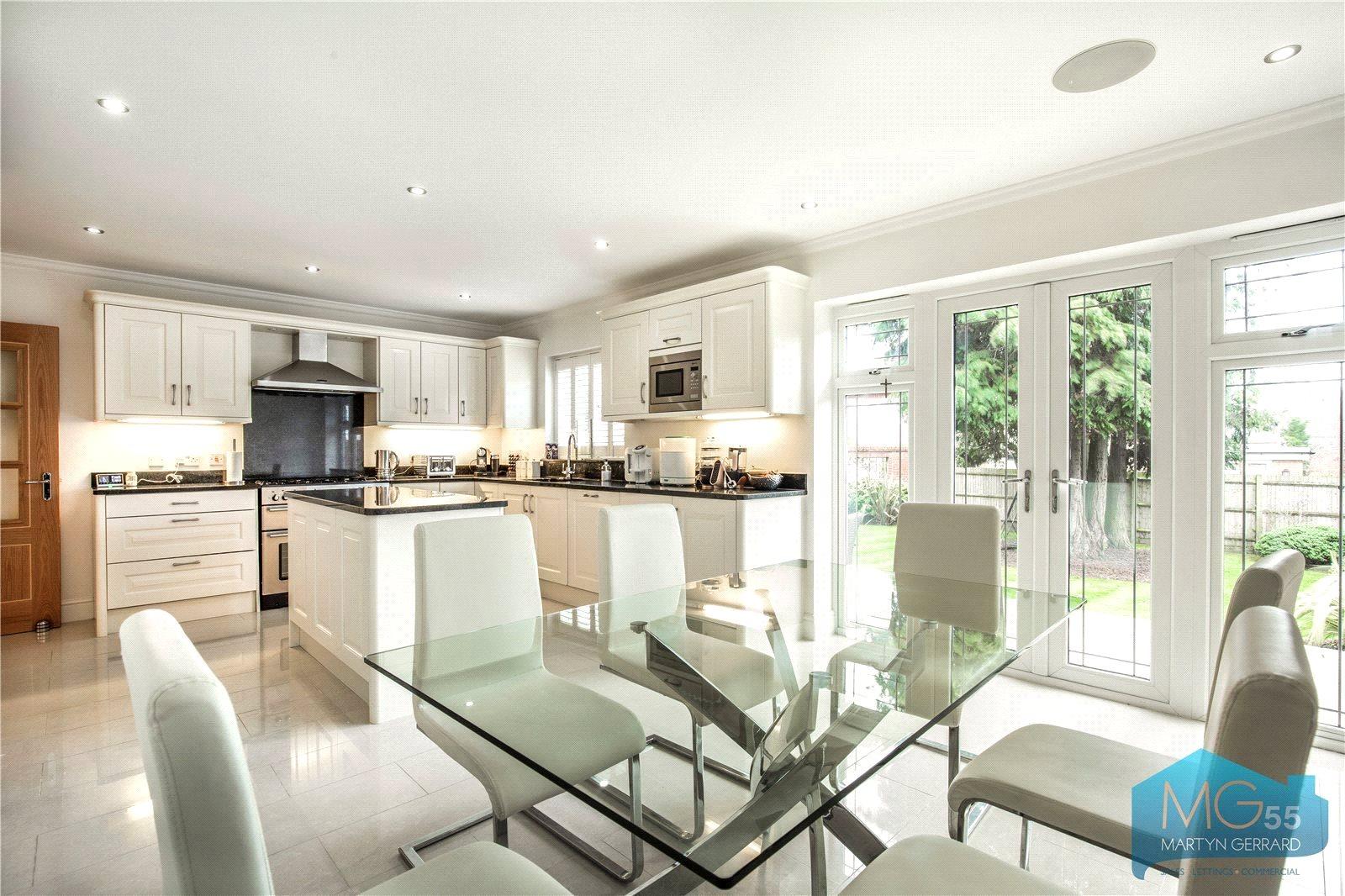 6 bedroom Detached House to rent - Martyn Gerrard