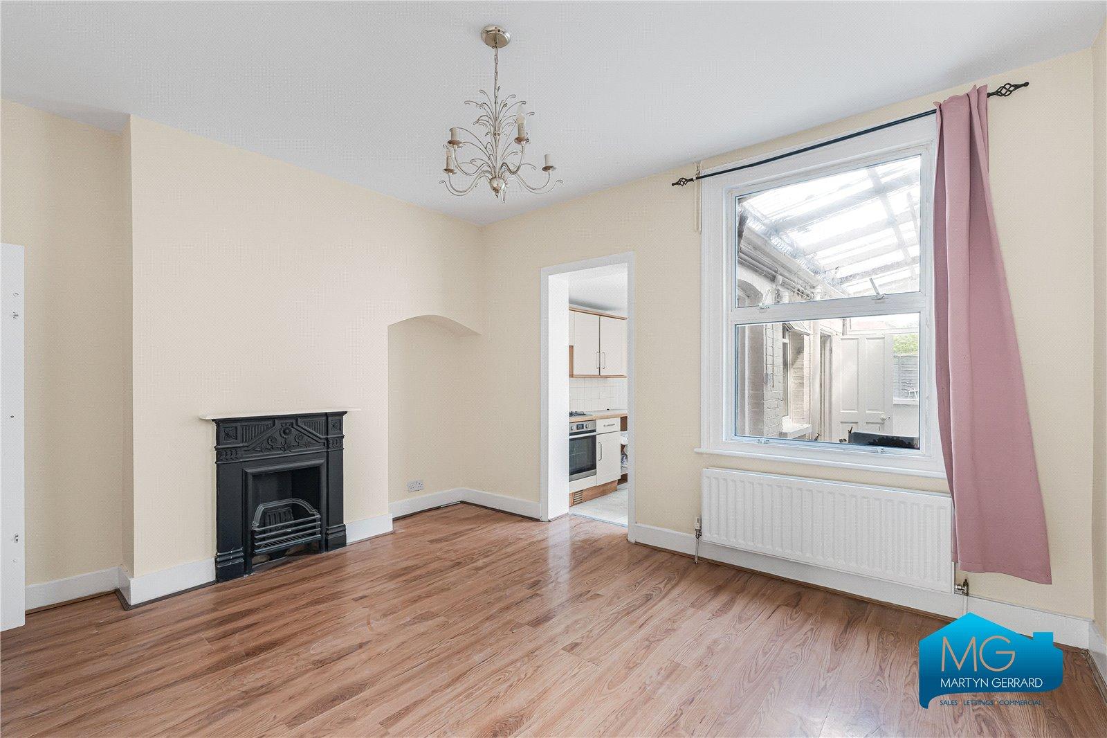 3 bedroom Terraced House to rent + ' - Martyn Gerrard