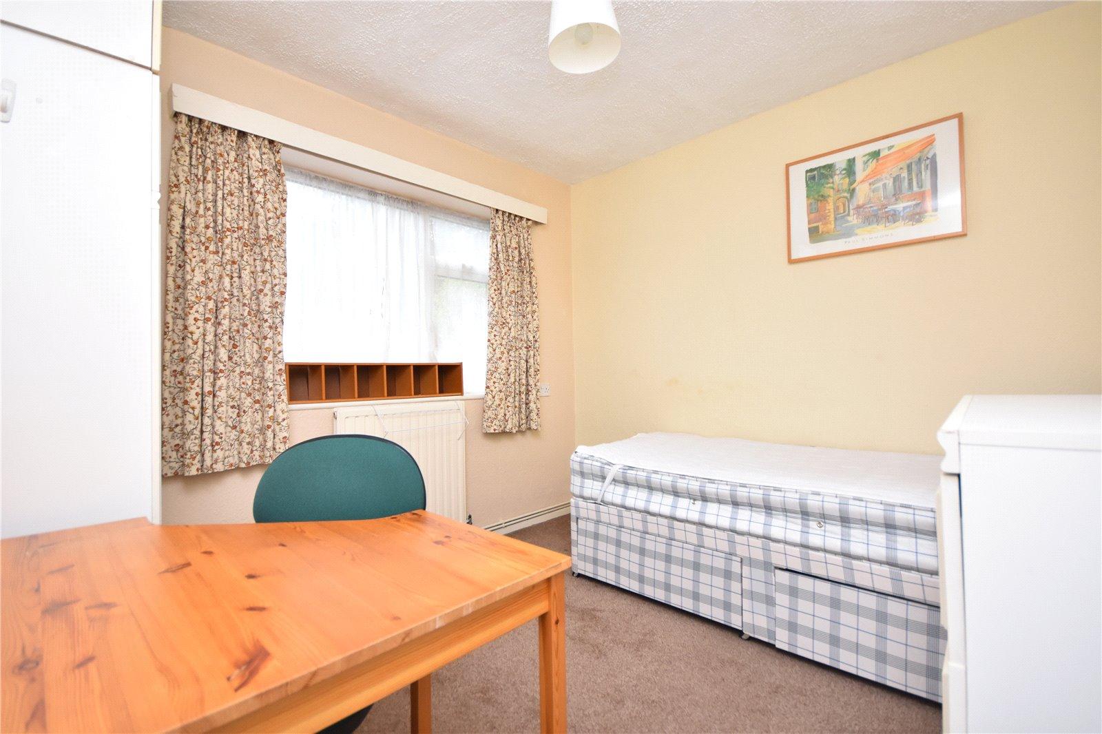 2 bedroom Ground Floor Flat to rent - Martyn Gerrard
