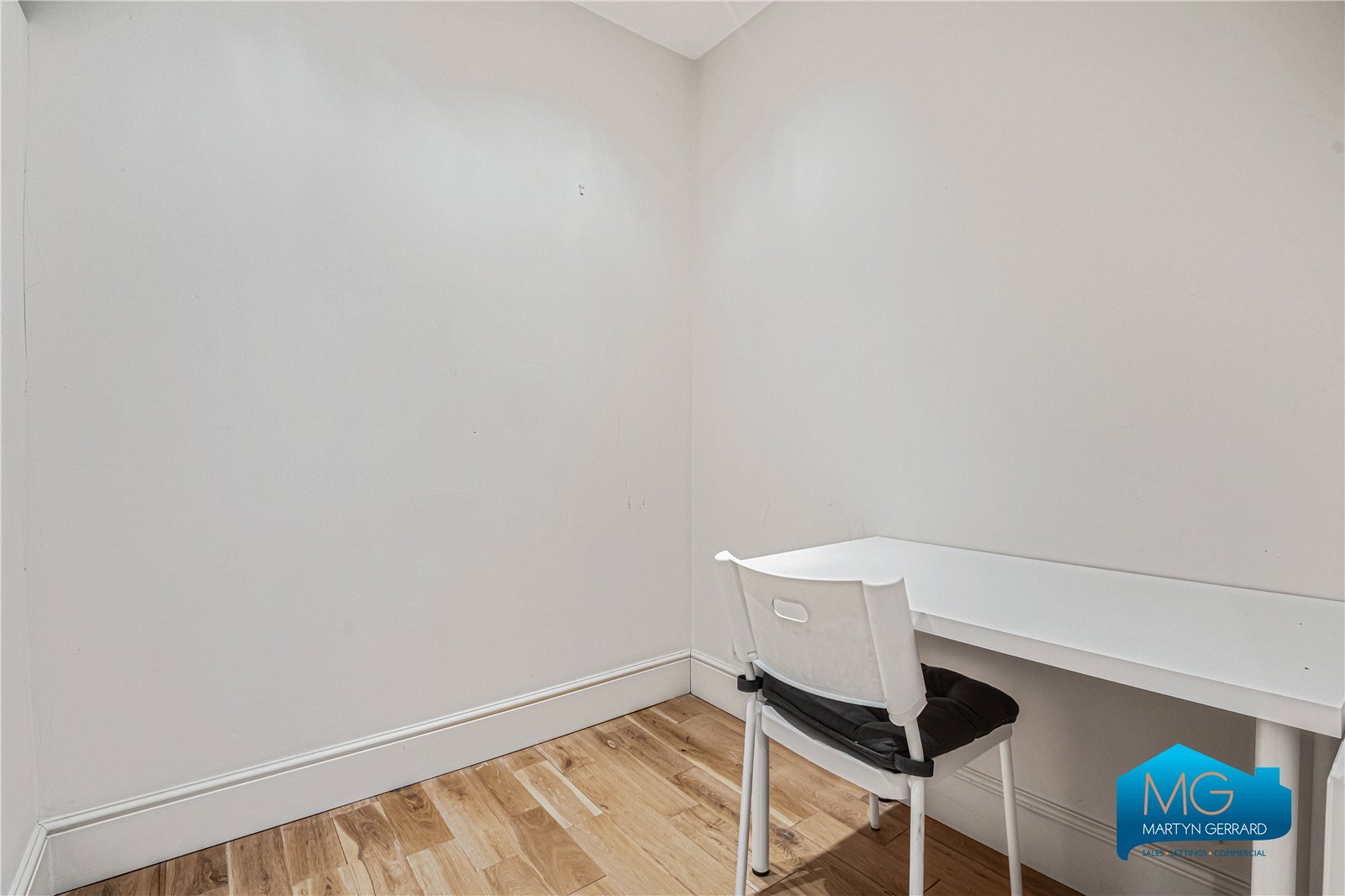 2 bedroom Apartment to rent - Martyn Gerrard