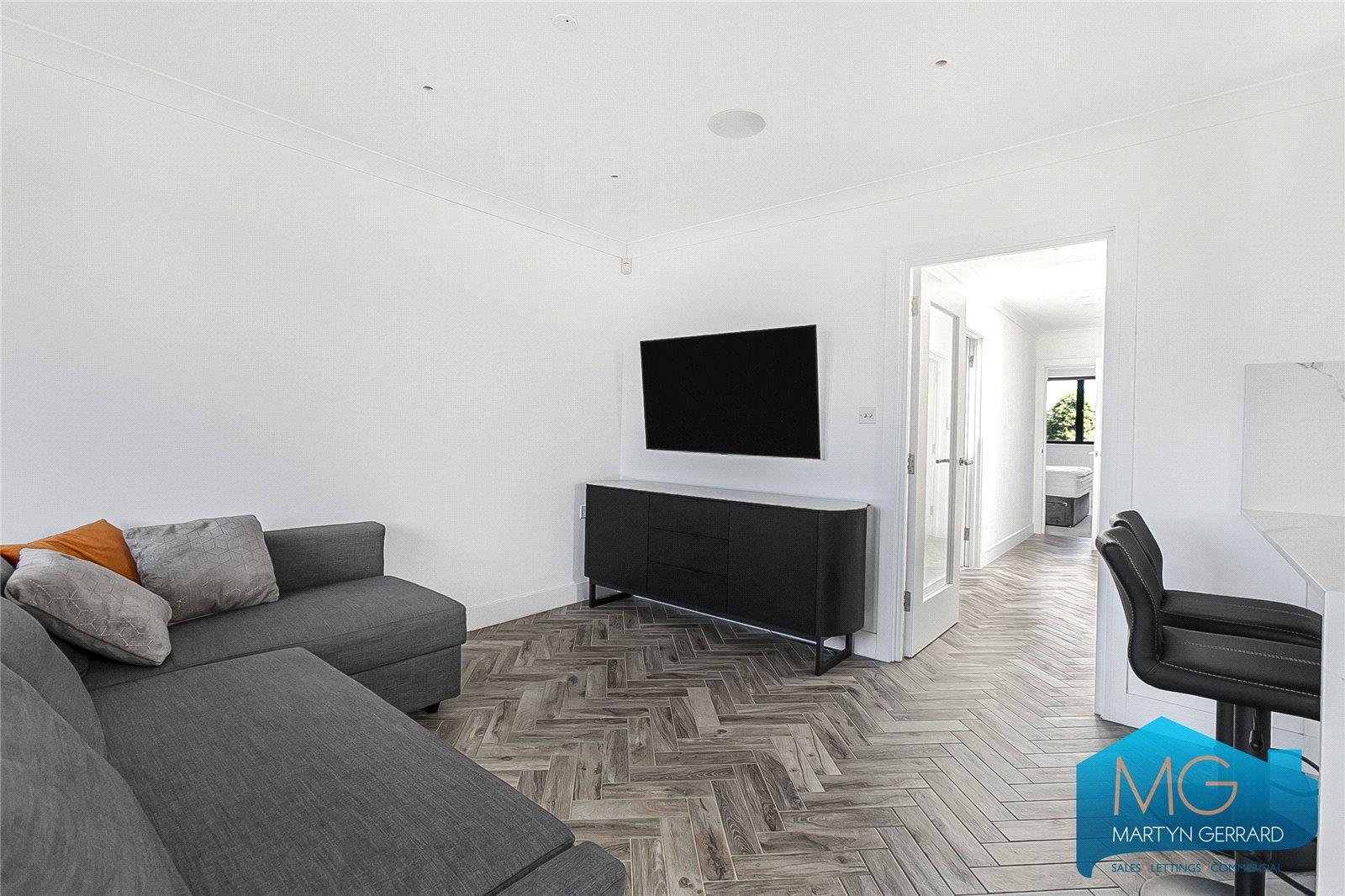2 bedroom Apartment to rent - Martyn Gerrard