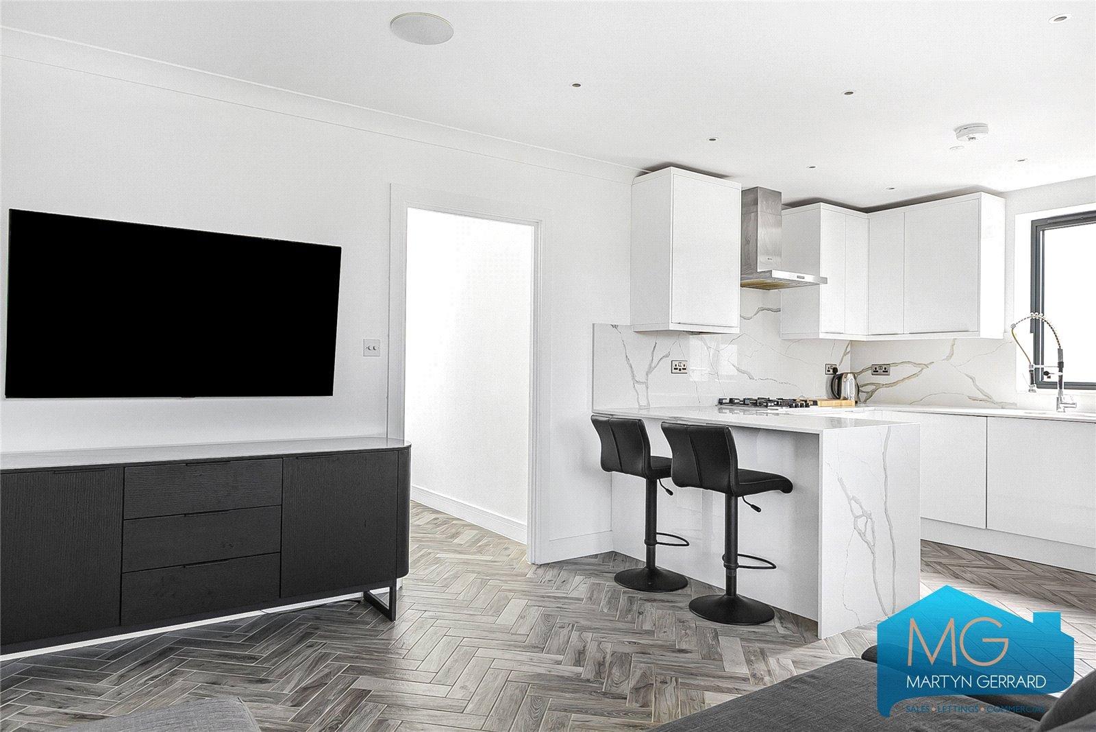 2 bedroom Apartment to rent - Martyn Gerrard