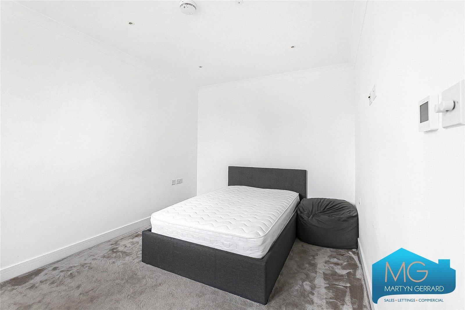 2 bedroom Apartment to rent - Martyn Gerrard
