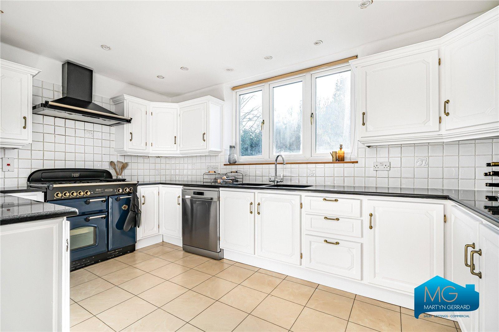 5 bedroom Semi-Detached House to rent - Martyn Gerrard