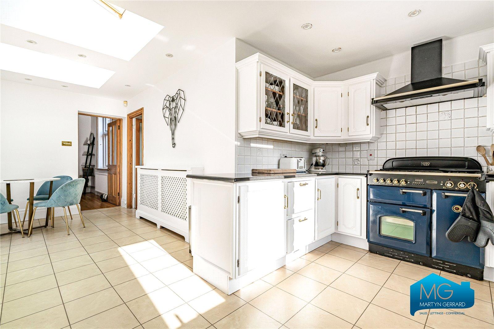5 bedroom Semi-Detached House to rent - Martyn Gerrard