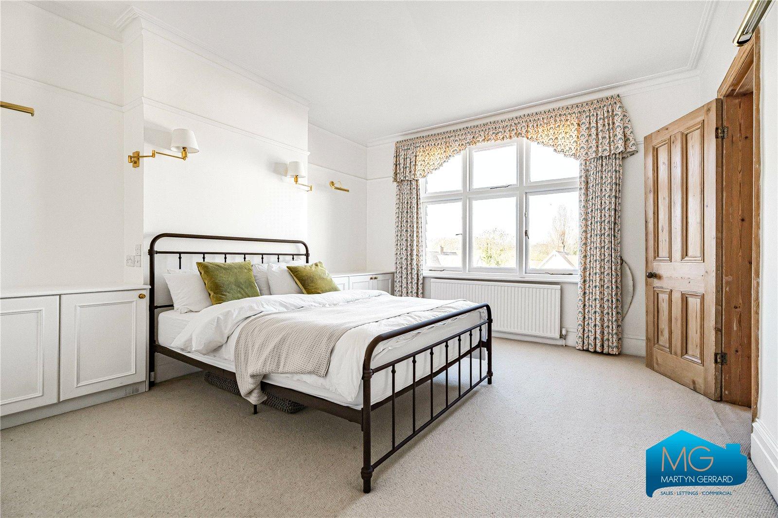 5 bedroom Semi-Detached House to rent - Martyn Gerrard