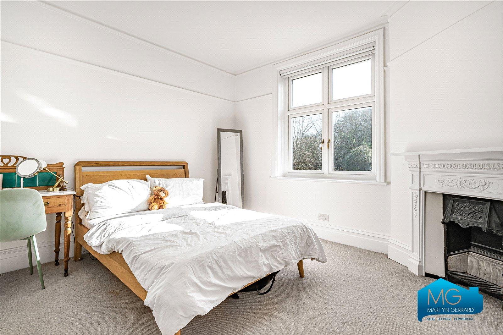 5 bedroom Semi-Detached House to rent - Martyn Gerrard