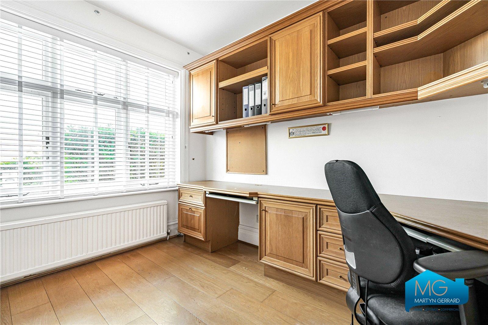 5 bedroom Semi-Detached House to rent - Martyn Gerrard