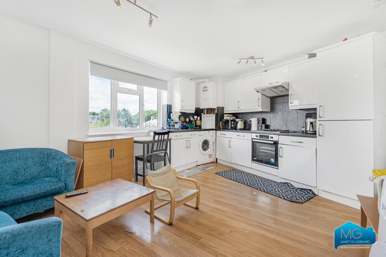 2 bedroom Apartment to rent - Martyn Gerrard