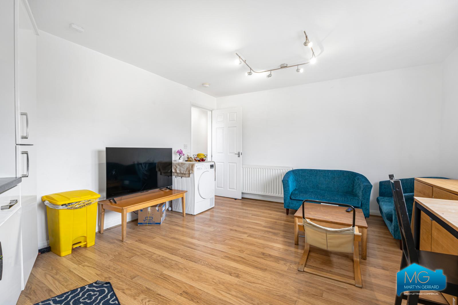 2 bedroom Apartment to rent - Martyn Gerrard