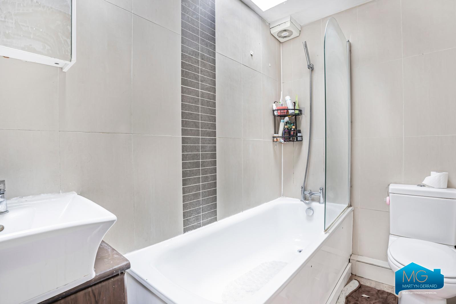 2 bedroom Apartment to rent - Martyn Gerrard