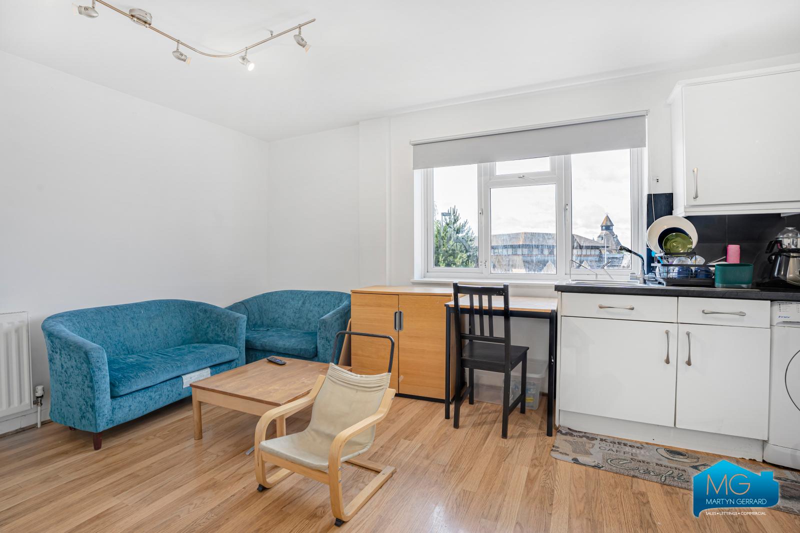 2 bedroom Apartment to rent - Martyn Gerrard