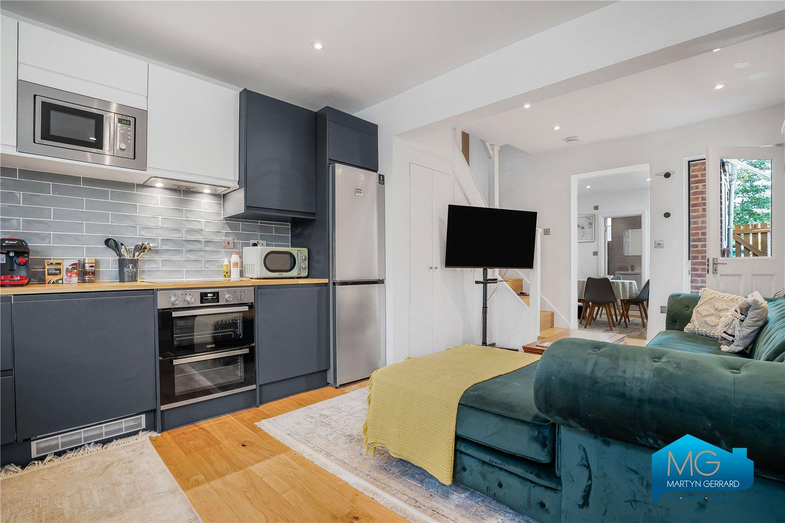 2 bedroom Terraced House to rent - Martyn Gerrard