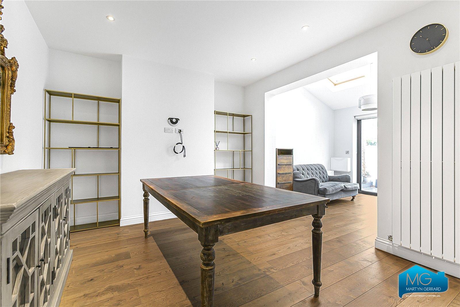 4 bedroom Semi-Detached House to rent - Martyn Gerrard