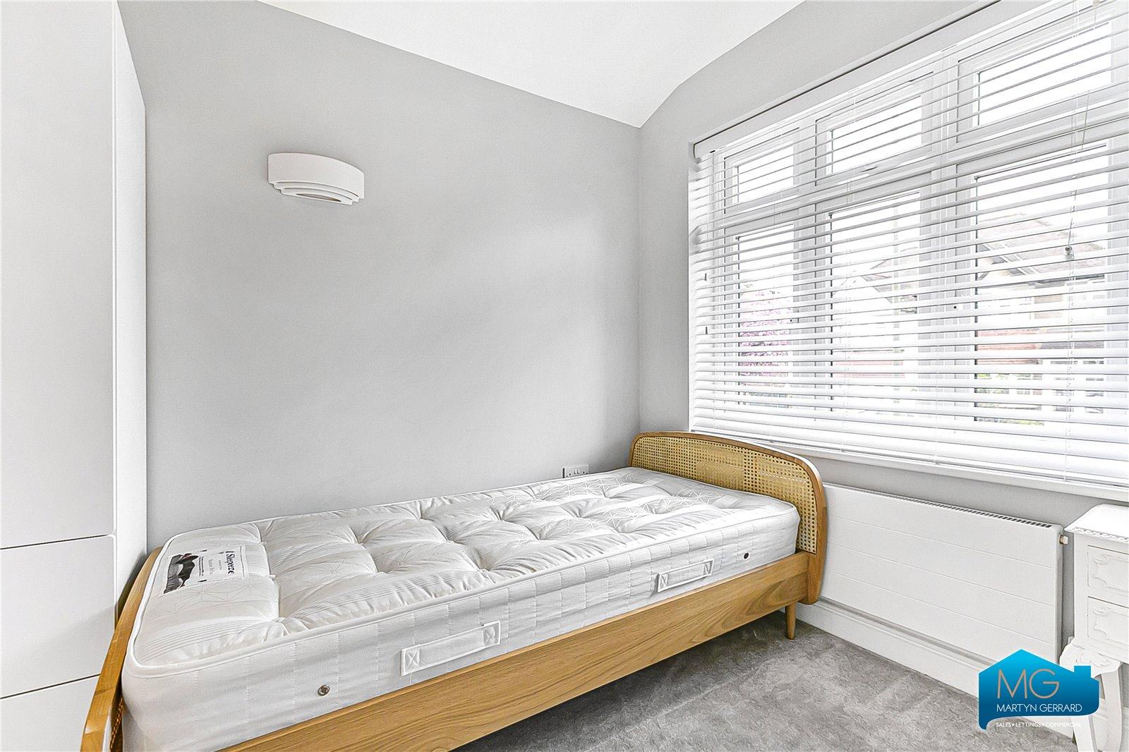 4 bedroom Semi-Detached House to rent - Martyn Gerrard