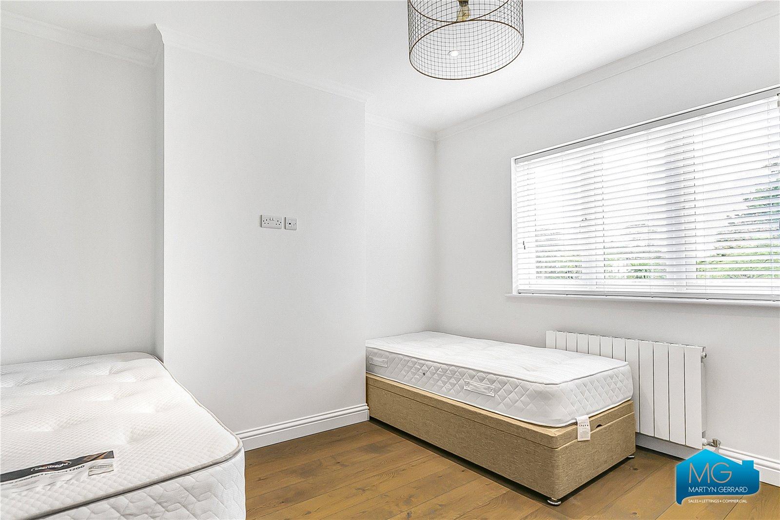 4 bedroom Semi-Detached House to rent - Martyn Gerrard