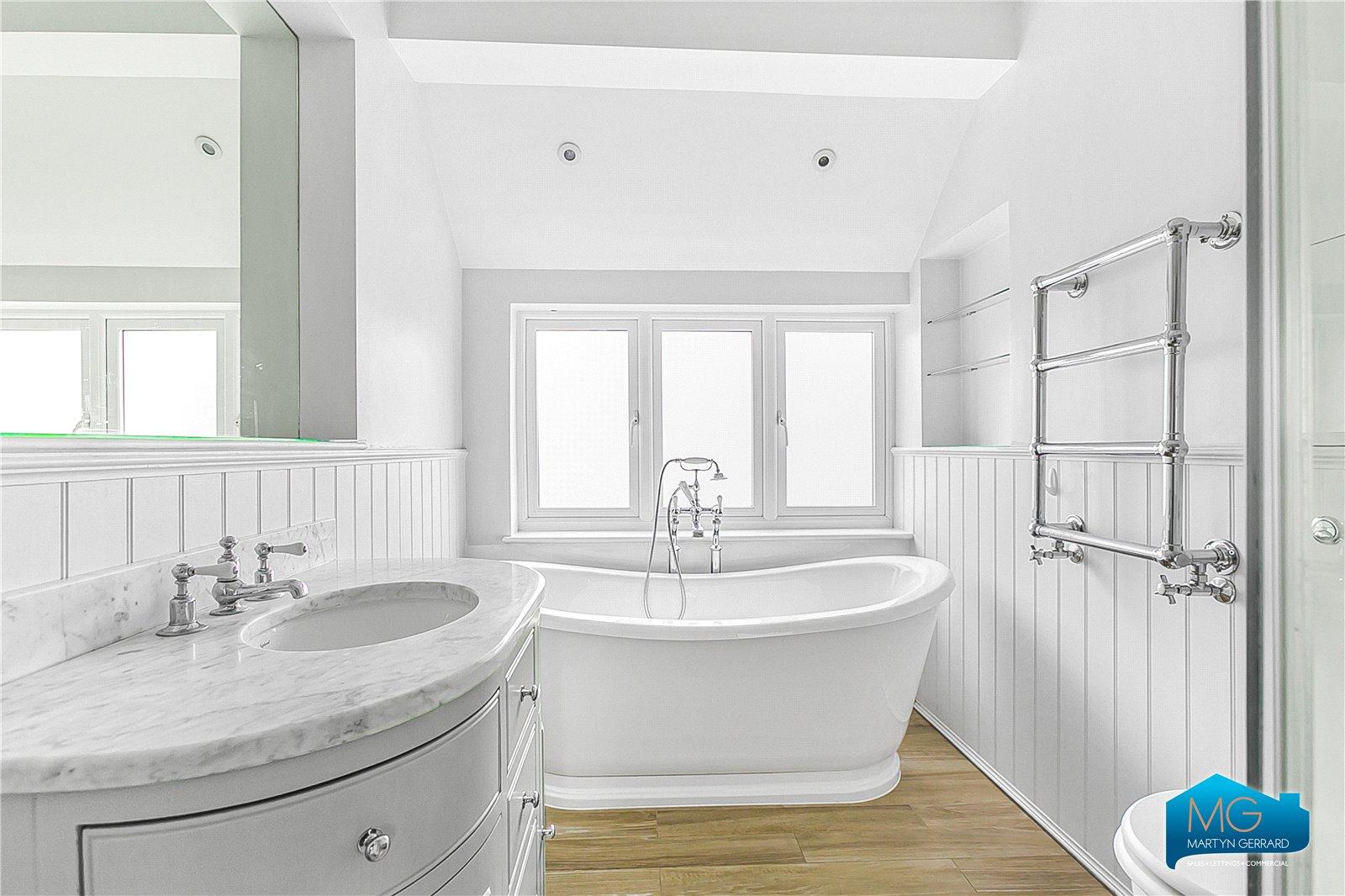 4 bedroom Semi-Detached House to rent - Martyn Gerrard