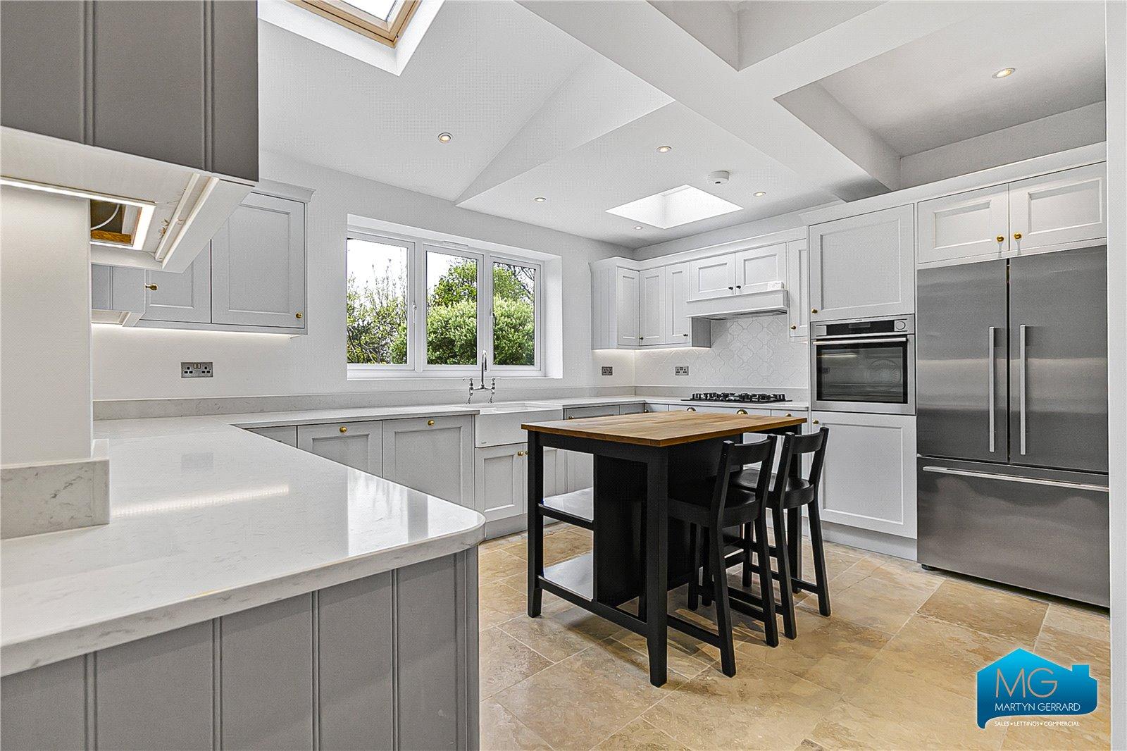 4 bedroom Semi-Detached House to rent - Martyn Gerrard