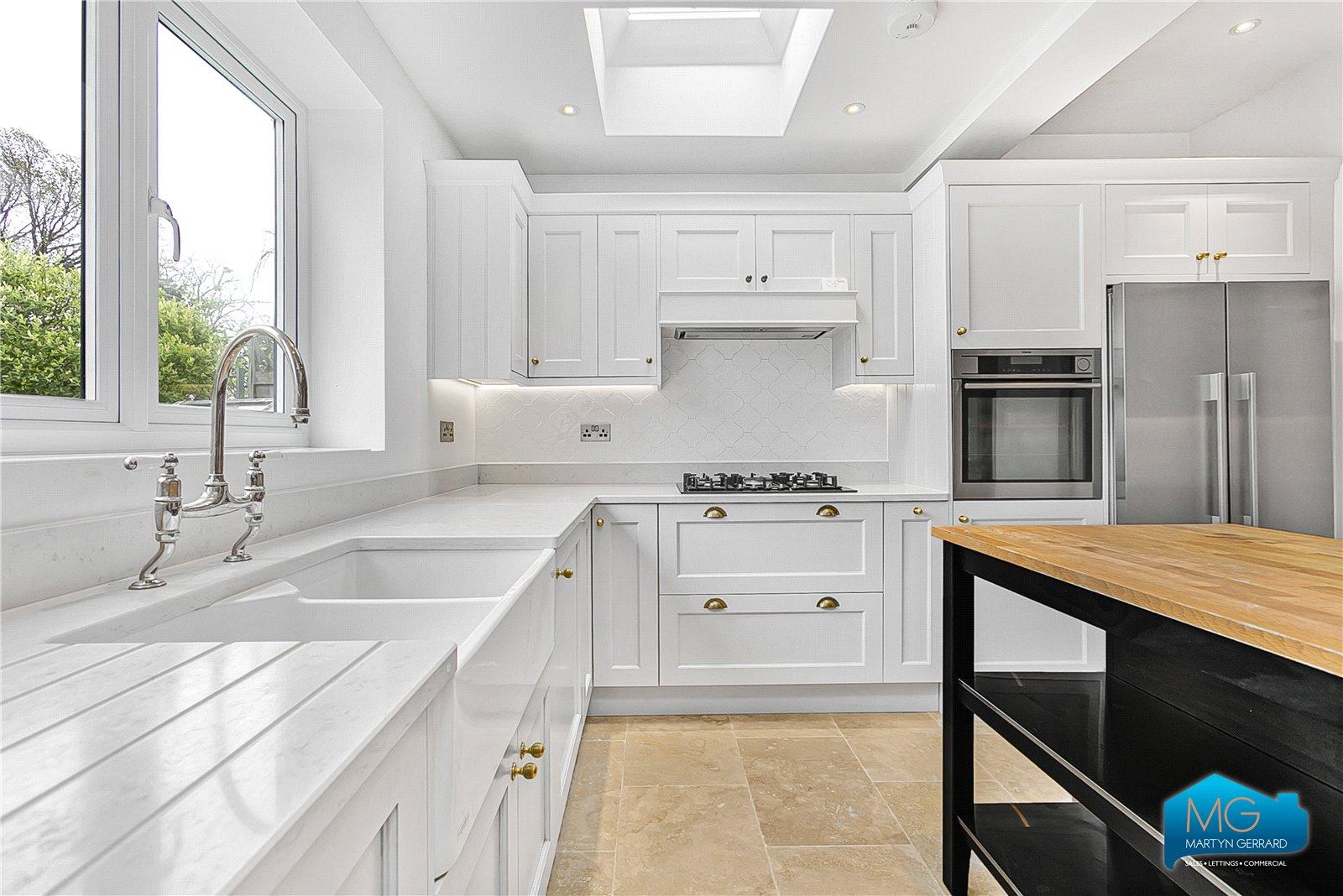 4 bedroom Semi-Detached House to rent - Martyn Gerrard