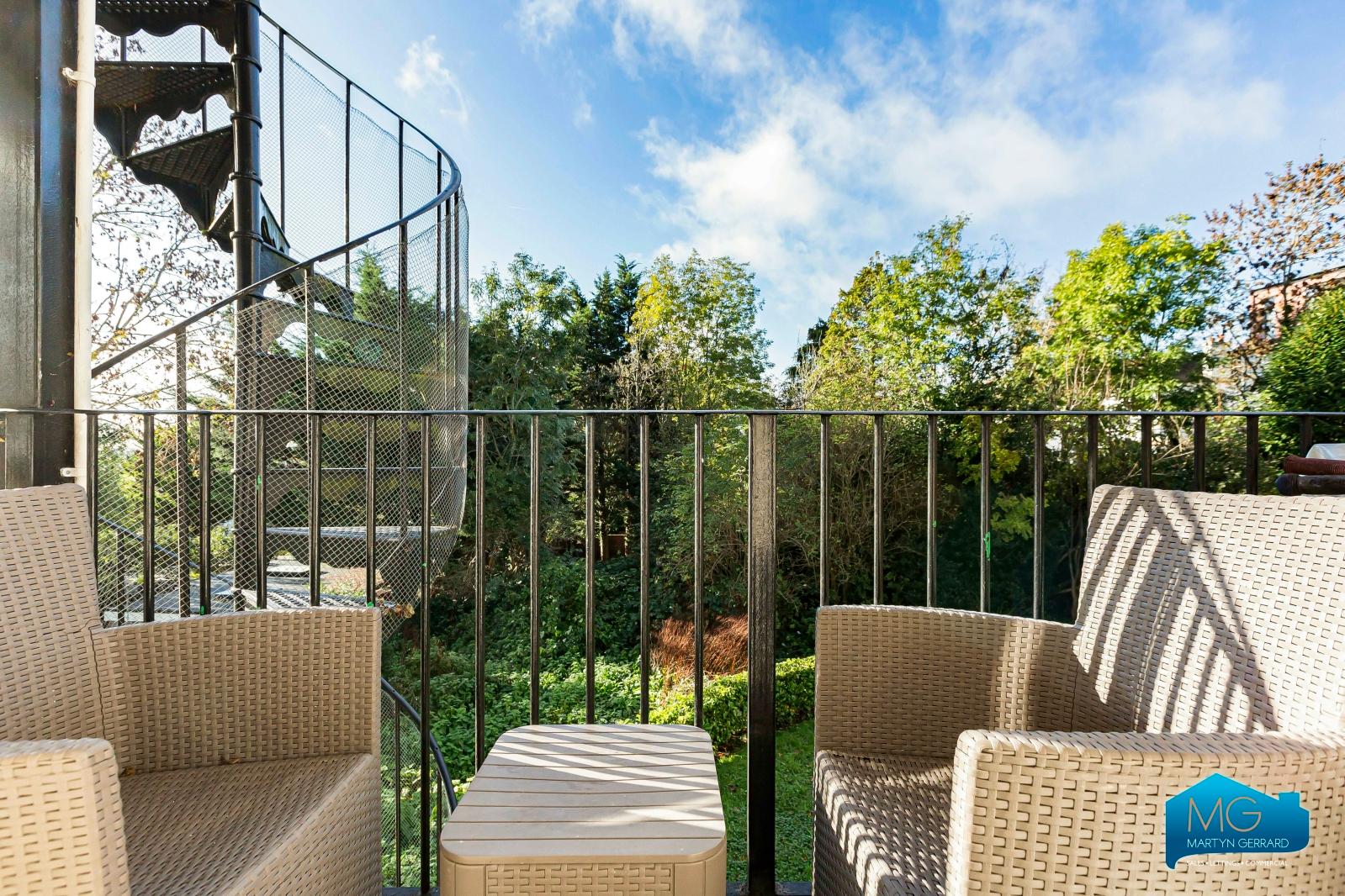 2 bedroom Apartment to rent - Martyn Gerrard