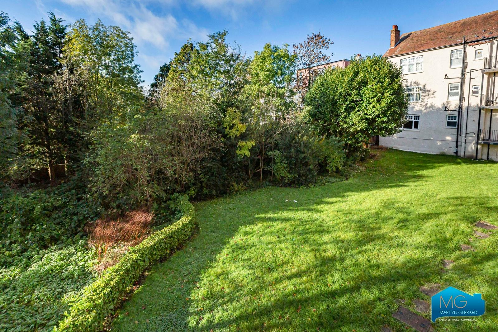 2 bedroom Apartment to rent - Martyn Gerrard