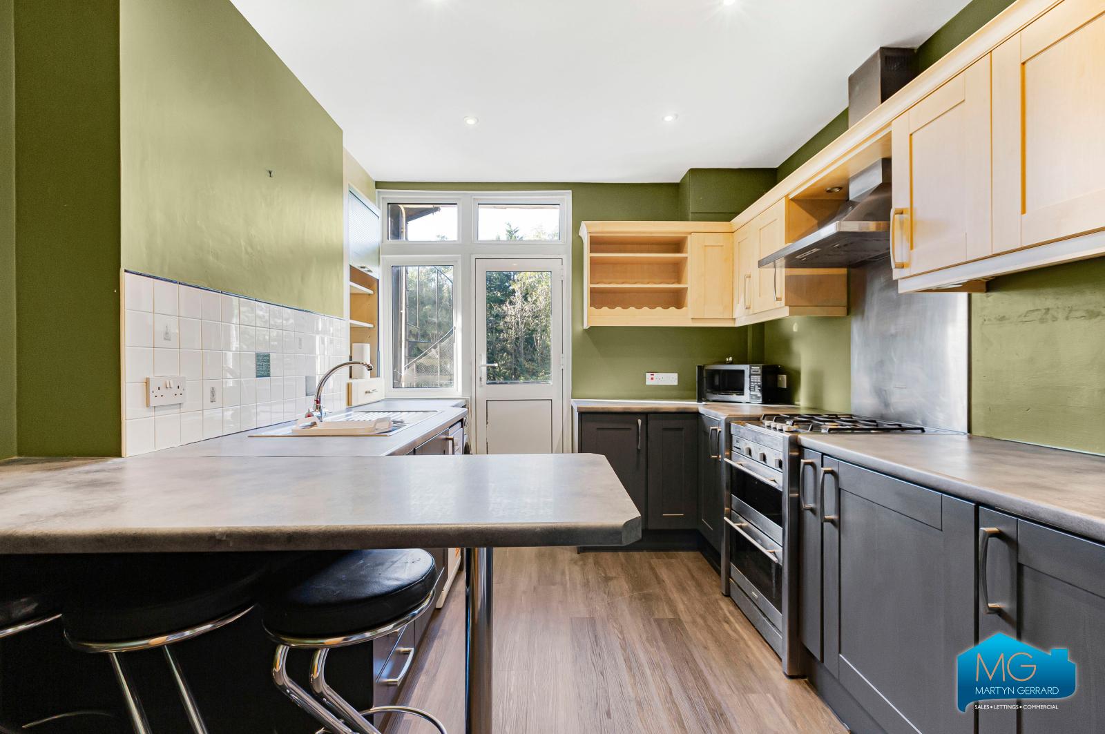 2 bedroom Apartment to rent - Martyn Gerrard